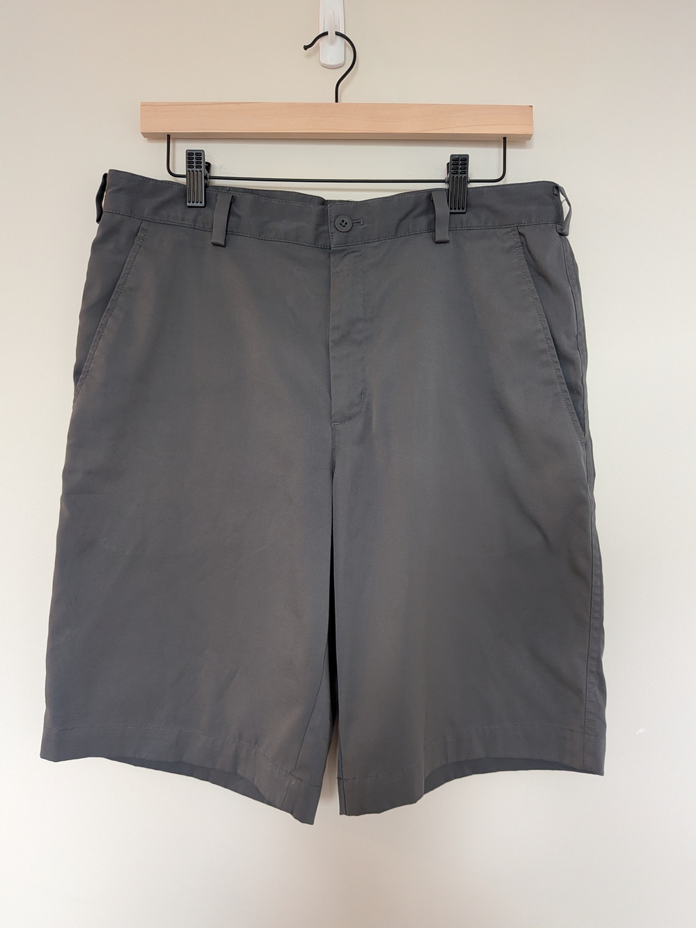 Nike Men's Golf Gray Flat-Front Performance Shorts